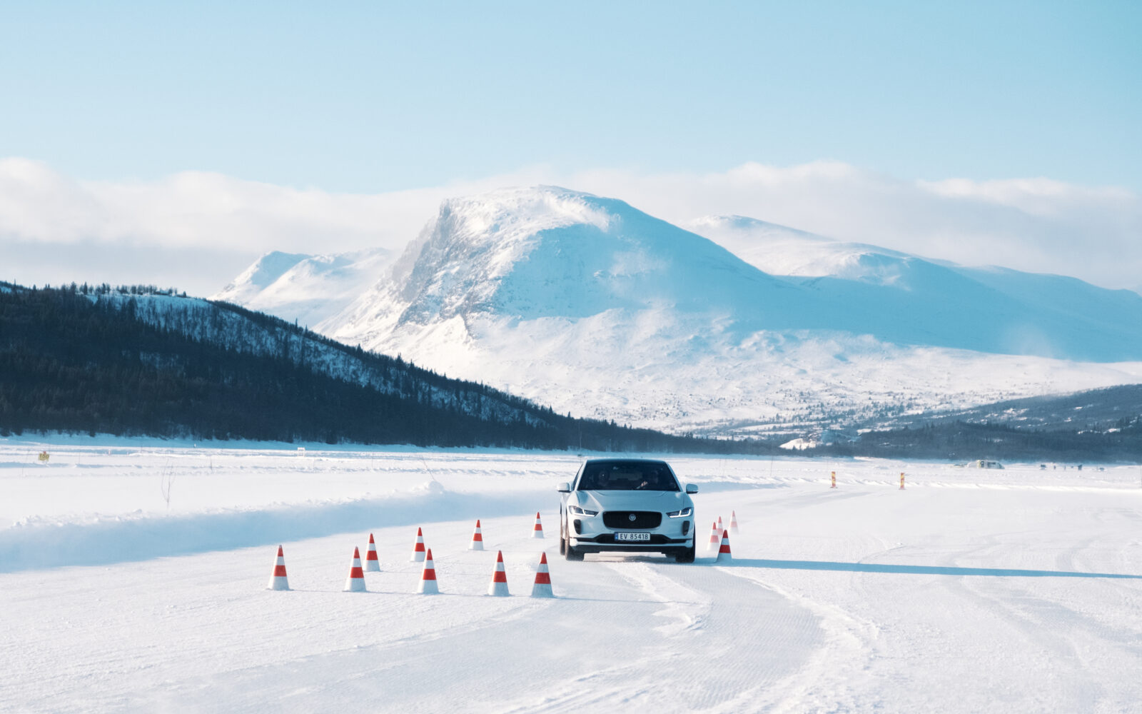 2020 02 12 Winter Experience Jaguar LR 35